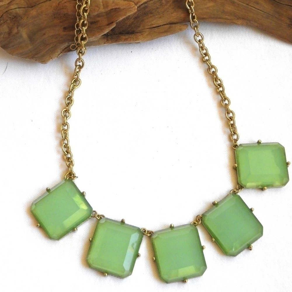 3/$29! light green statement necklace